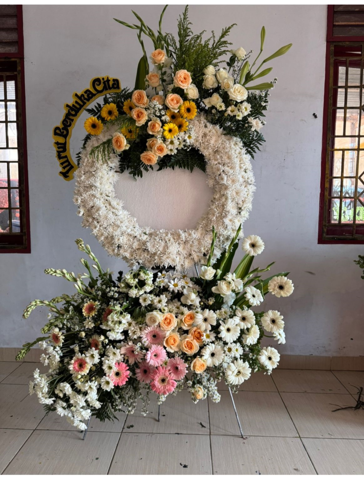 Butuh bunga duka cita di Medan Timur? Toko bunga dekat Rumah Duka Cita Mulia siap kirim cepat ke Jl. Perwira 1 No.12 dengan pilihan papan bunga & standing flower terbaik.