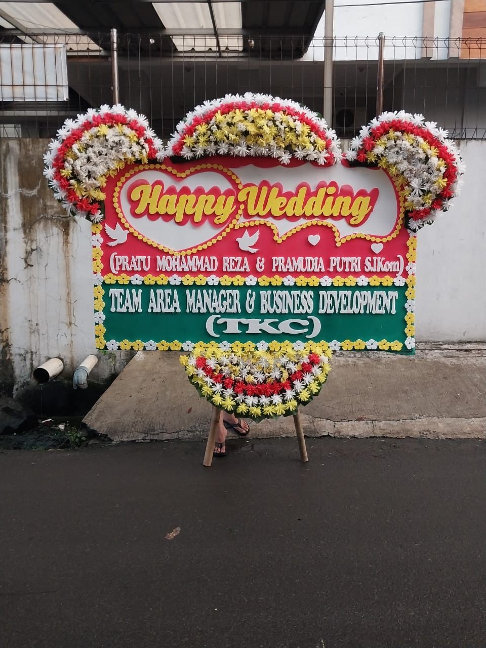 Toko Bunga Dekat Hotel Bidakara untuk Pengiriman Happy Wedding