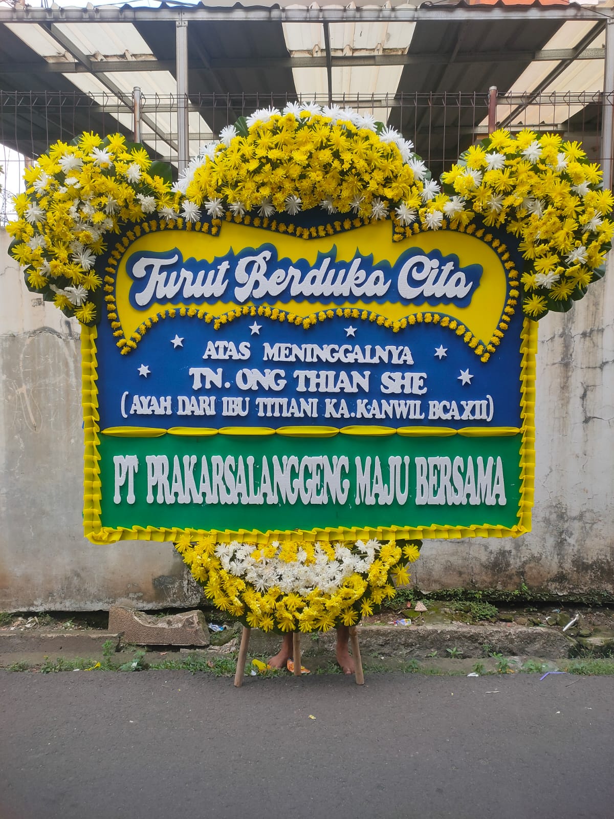 Karangan Bunga Duka