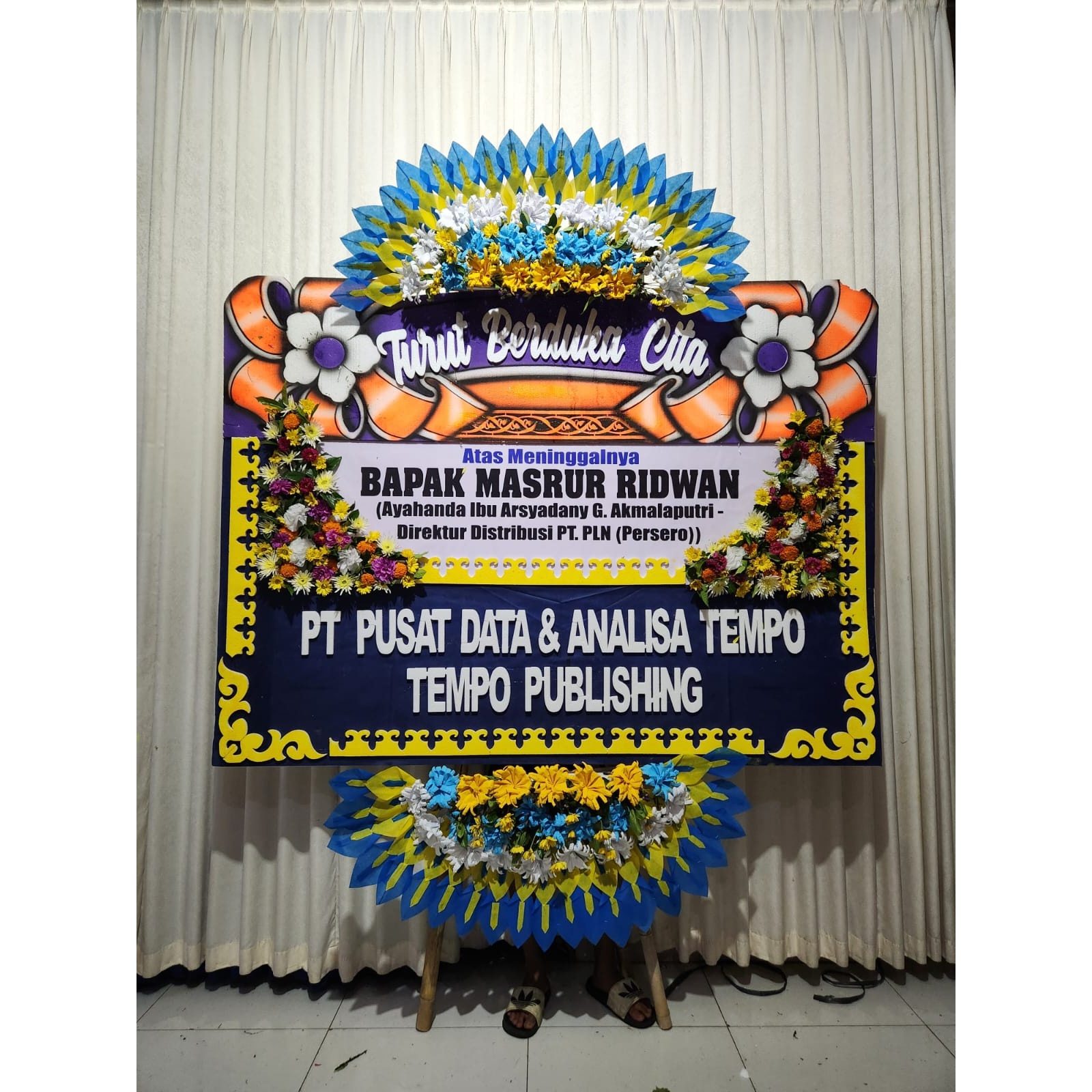 Bunga Papan Duka di Rumah Duka Tiong Hoa Ie Wan Semarang | Pengiriman Cepat 24 Jam Bunga Papan Duka Cita